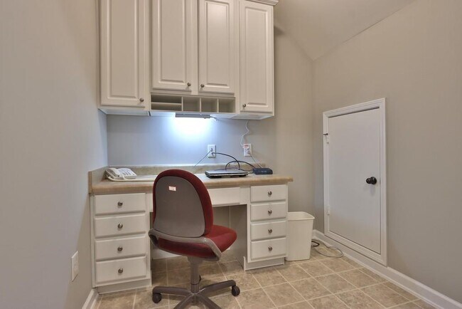 Building Photo - 501 Grove Field Ct NW