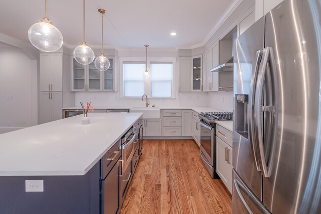 Building Photo - 1005 State St