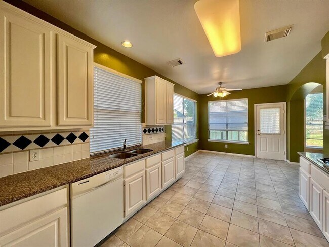 Building Photo - 2339 Plantation Bend Dr