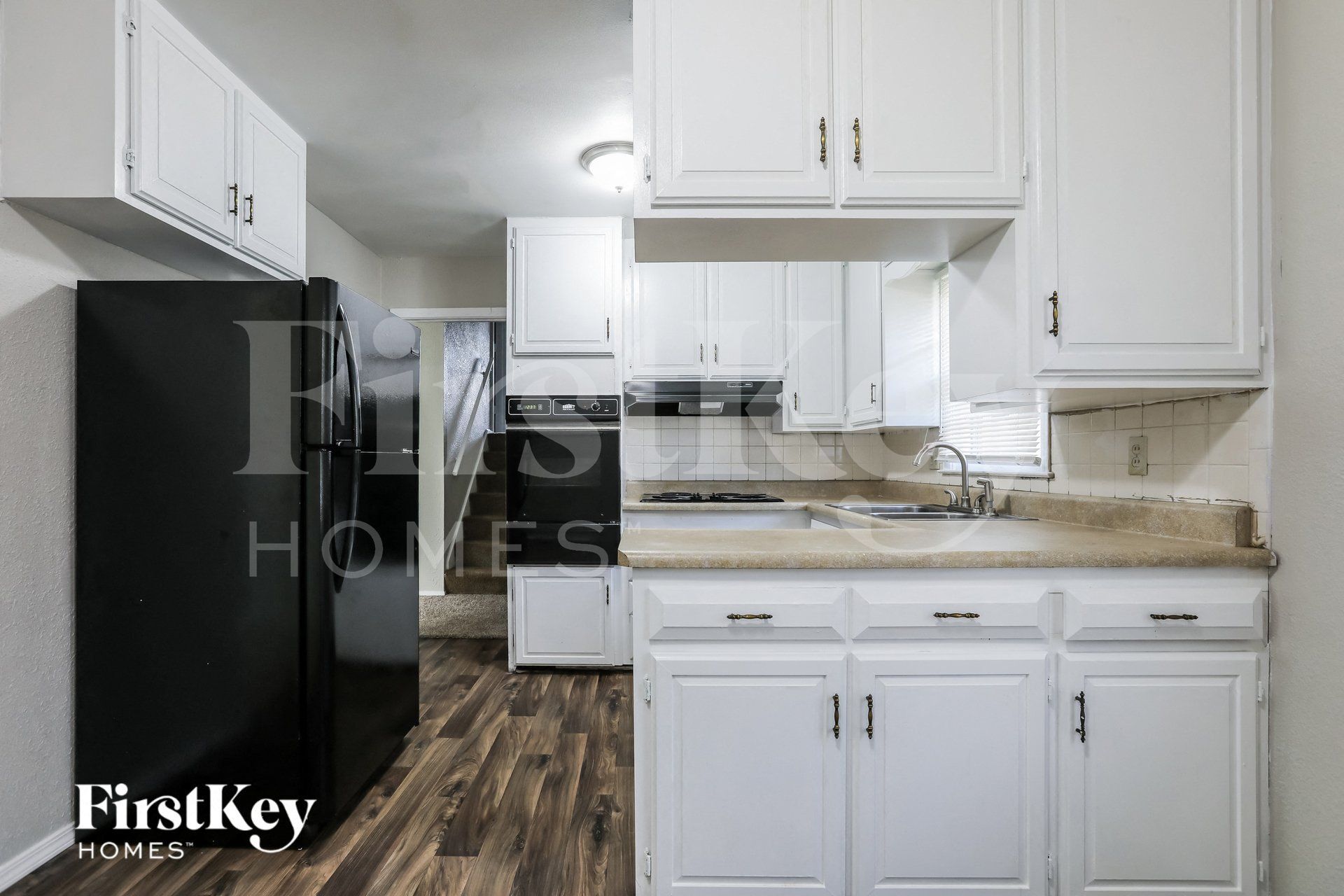 Building Photo - 3605 S Stayton Ave