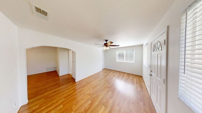 Building Photo - 318 Marian Way