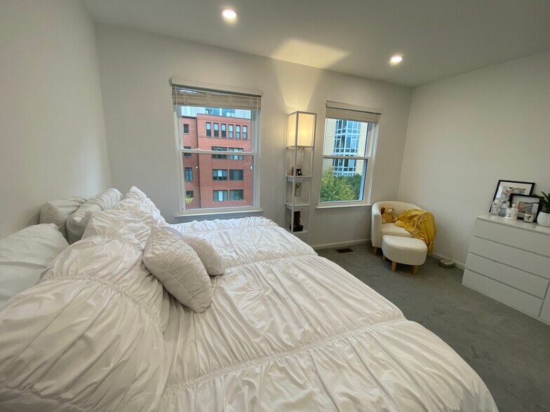 Primary Photo - 1327 Belmont St NW