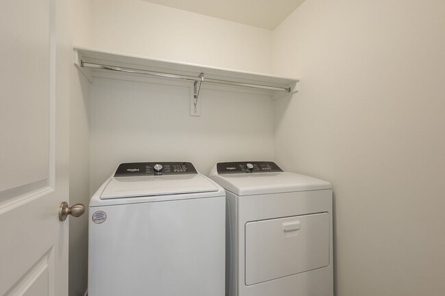 Building Photo - Brand New 3 bed 2.5 bath with flex room No...