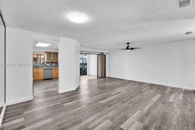 Building Photo - 3405 Emerald Oaks Dr