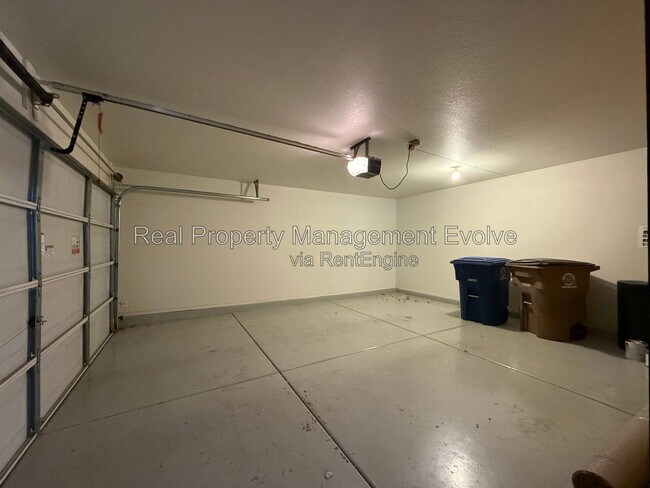 Building Photo - 21122 E Stonecrest Dr