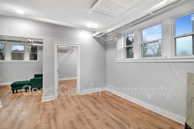 Building Photo - 2809 Main St