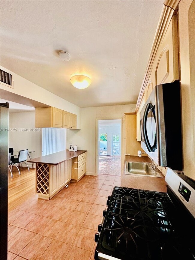 Building Photo - 1180 SW 22nd Terrace