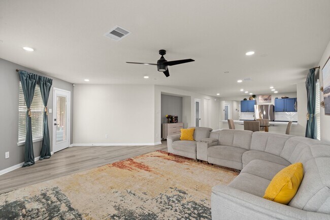 Building Photo - 10433 Russell Pines Dr