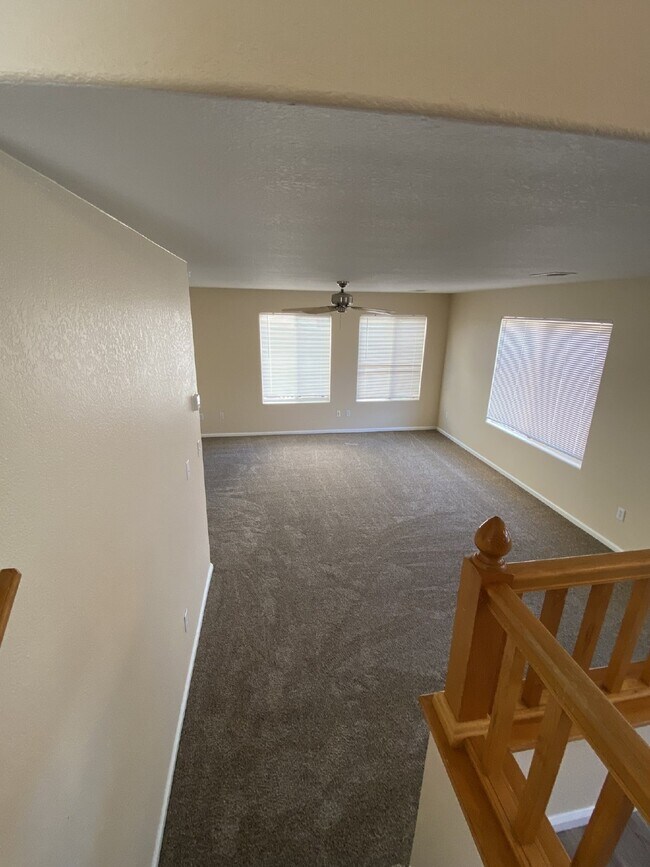 Building Photo - DON'T MISS!! 3BD/2BA Single Family Home in Parker, Water & Mowing Included!!!!