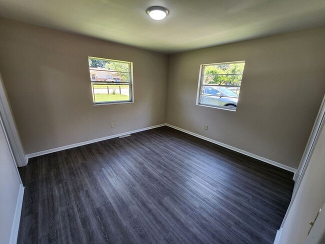Building Photo - Spacious 3-Bedroom, 2-Bathroom Home COMING...