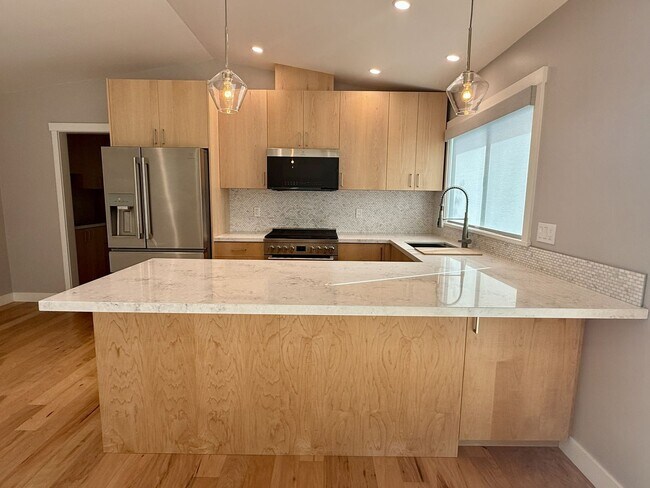 Building Photo - Beautiful Two Bedroom/Two Bathroom Home with Large Yard