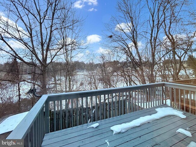 Building Photo - 19634 Club Lake Rd