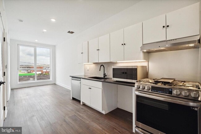 Primary Photo - 2636 E York St