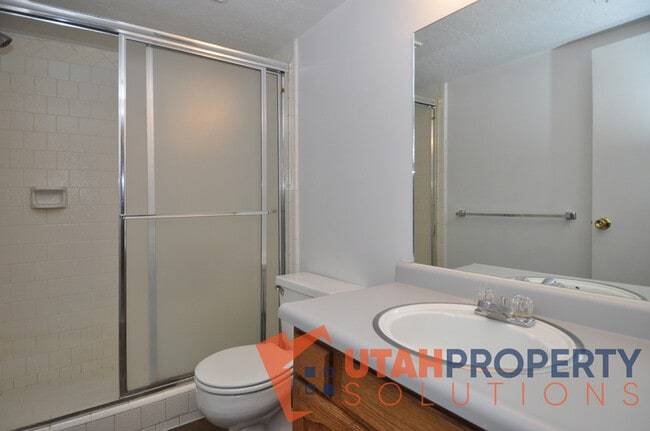 Building Photo - 687 E Countryside Ct