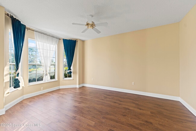 Building Photo - 500 Hidden Hollow Dr