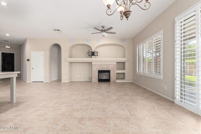 Building Photo - 2731 W Cottonwood Ln