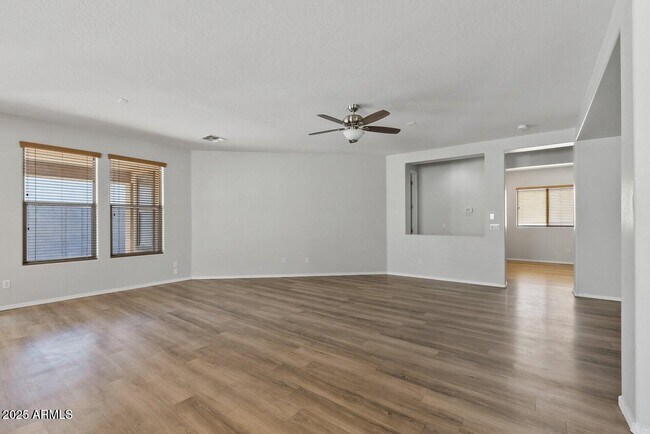 Building Photo - 18391 W Stinson Dr