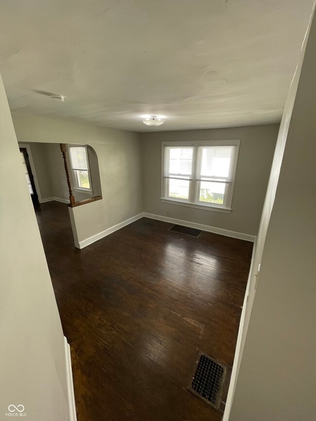 Building Photo - 841 N Emerson Ave