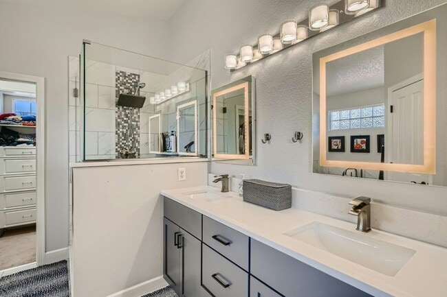 Building Photo - 16242 Hollyridge Dr