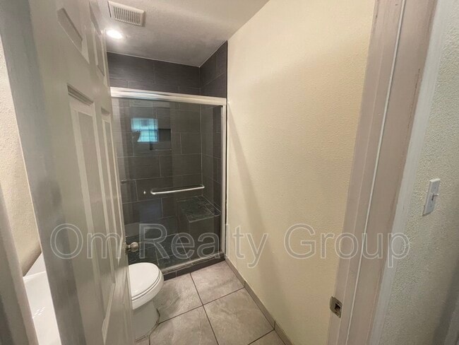 Building Photo - 3942 King St