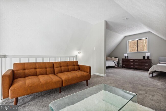 Building Photo - 20 Iowa Rd