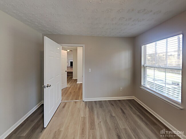 Building Photo - 4856 Lake Park Ln