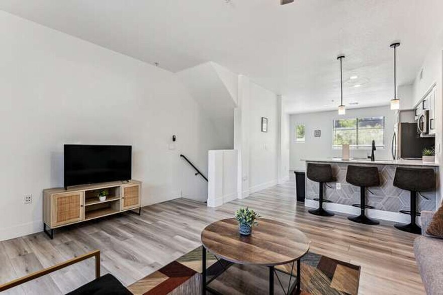Building Photo - 6610 N 93rd Ave