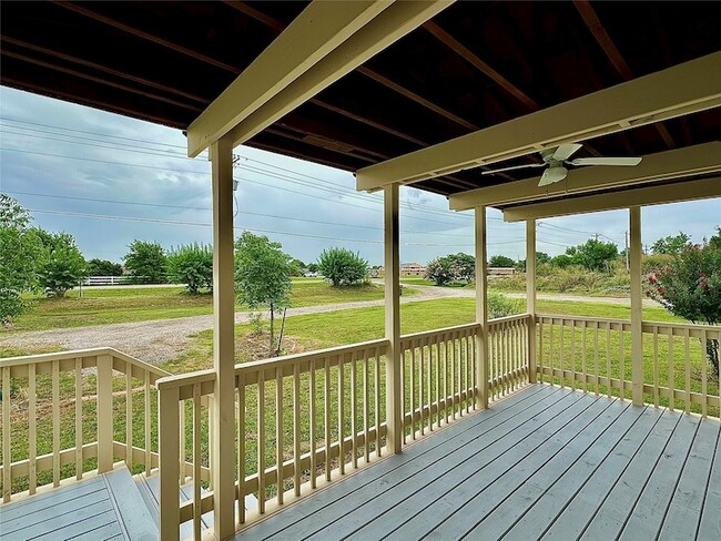 Building Photo - 831 Country Club Rd