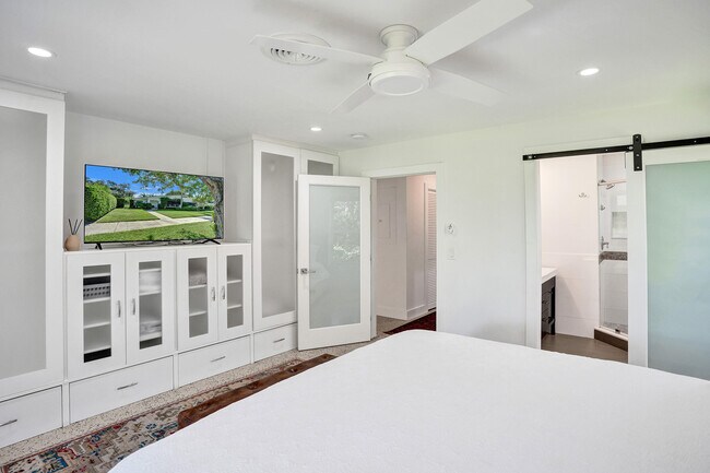 Building Photo - 221 N Swinton Ave