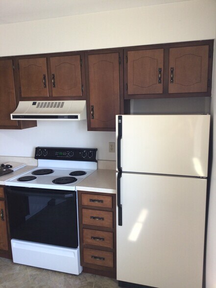 Building Photo - 2275 N Cable Rd