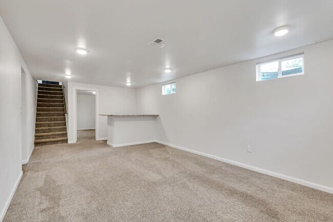 Building Photo - 7482 Beach Ct