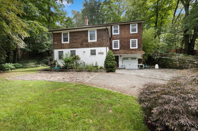 Building Photo - 19 Gaylord Dr N