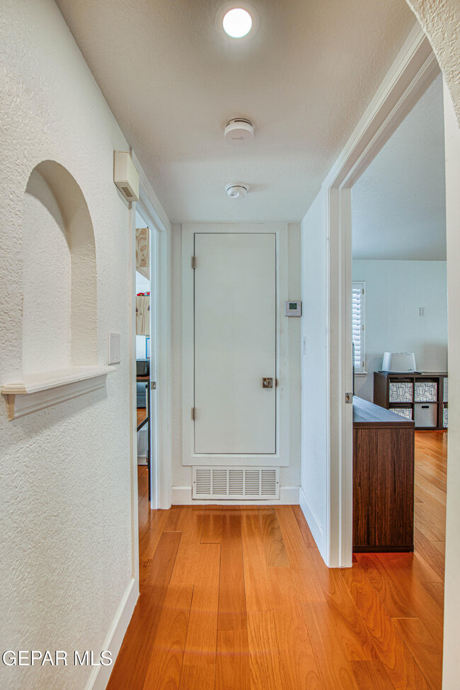 Building Photo - 6205 Brisa Del Mar Dr