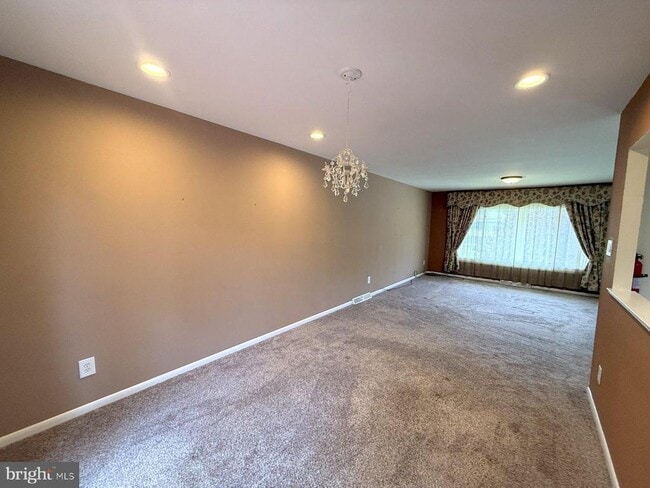 Building Photo - 11 Knollwood Dr