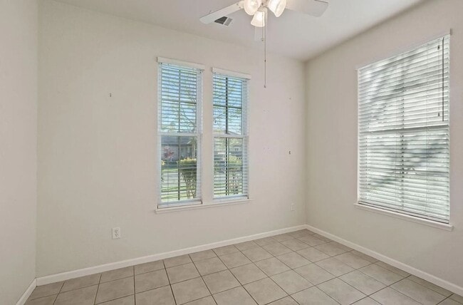 Building Photo - 1911 Lexington Dr