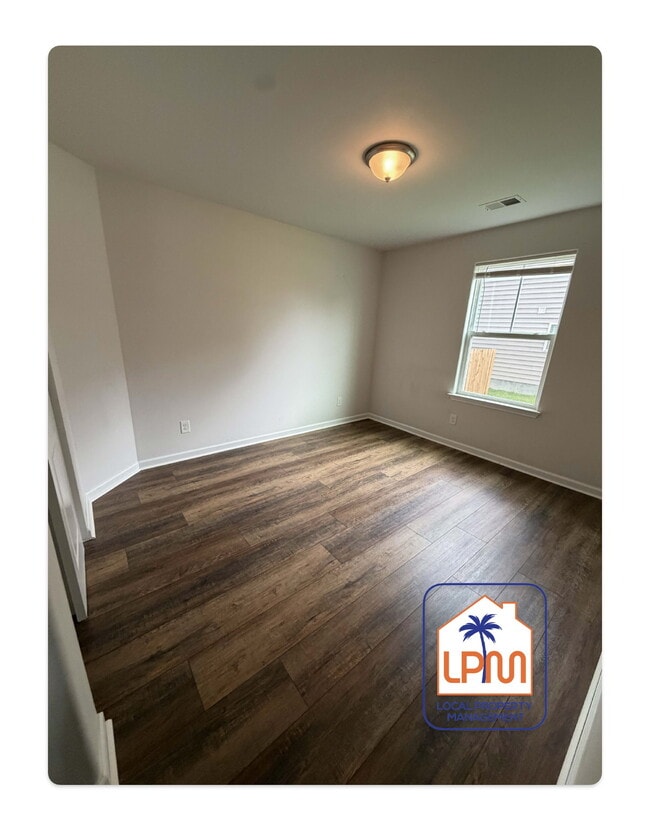 Building Photo - 3-Bedroom, 2 Full Baths in Ridgeland – 1,679 Sq. Ft. of Cozy Living!
