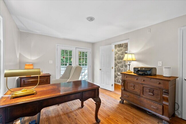 Building Photo - "Luxurious 3-Bed Retreat with Finished Bas...