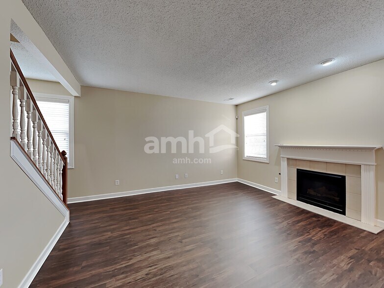 Building Photo - 1071 Sassafras Trl
