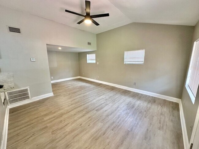 Building Photo - 7803 Rose Ave