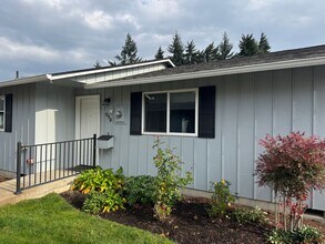 Building Photo - Available now!!! Beautiful Springfield Condo in 55 and over community!