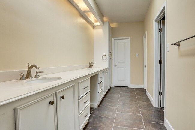 Building Photo - 5203 Braesvalley Dr