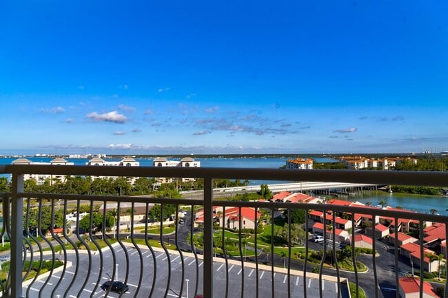 Building Photo - 4900 Brittany Dr S