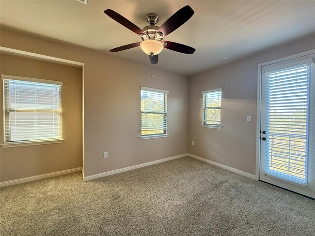 Building Photo - 2021 Simond Ave