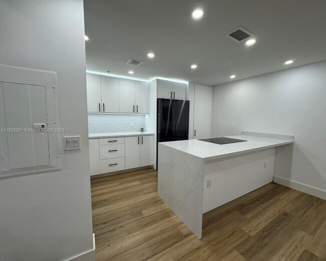 Building Photo - 6630 NW 114th Ave