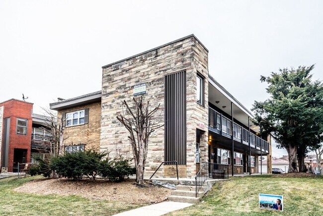 Building Photo - 5015 W Jackson Blvd Chicago, IL 60644