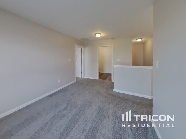 Building Photo - 1618 Huntzinger Blvd