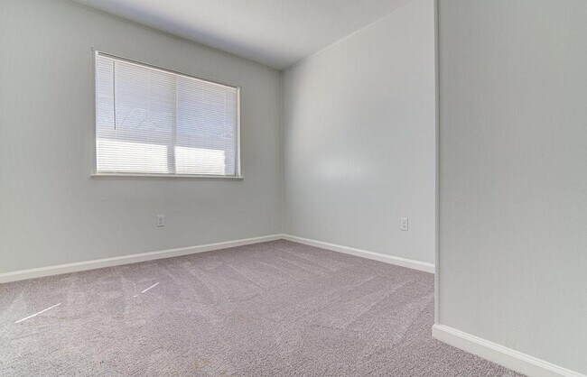 Building Photo - 5703 Gloucester Ln
