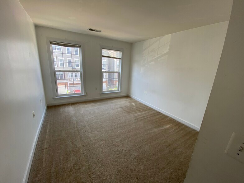 Building Photo - 13612 Venturi Ln