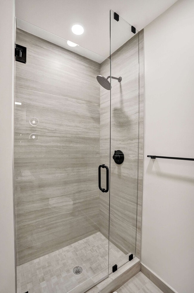 Building Photo - 580 72nd St