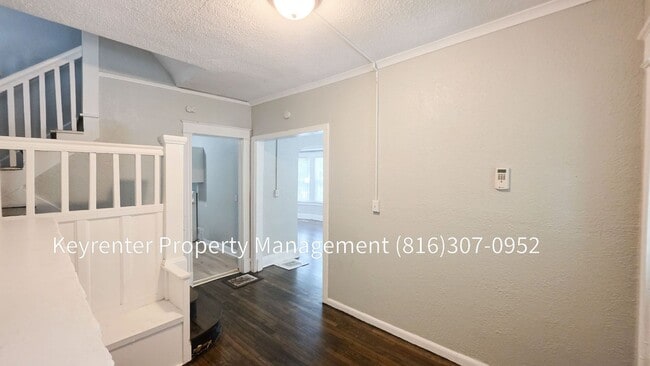 Building Photo - Welcome Home to This Bright & Inviting 4 Bed, 2 Bath